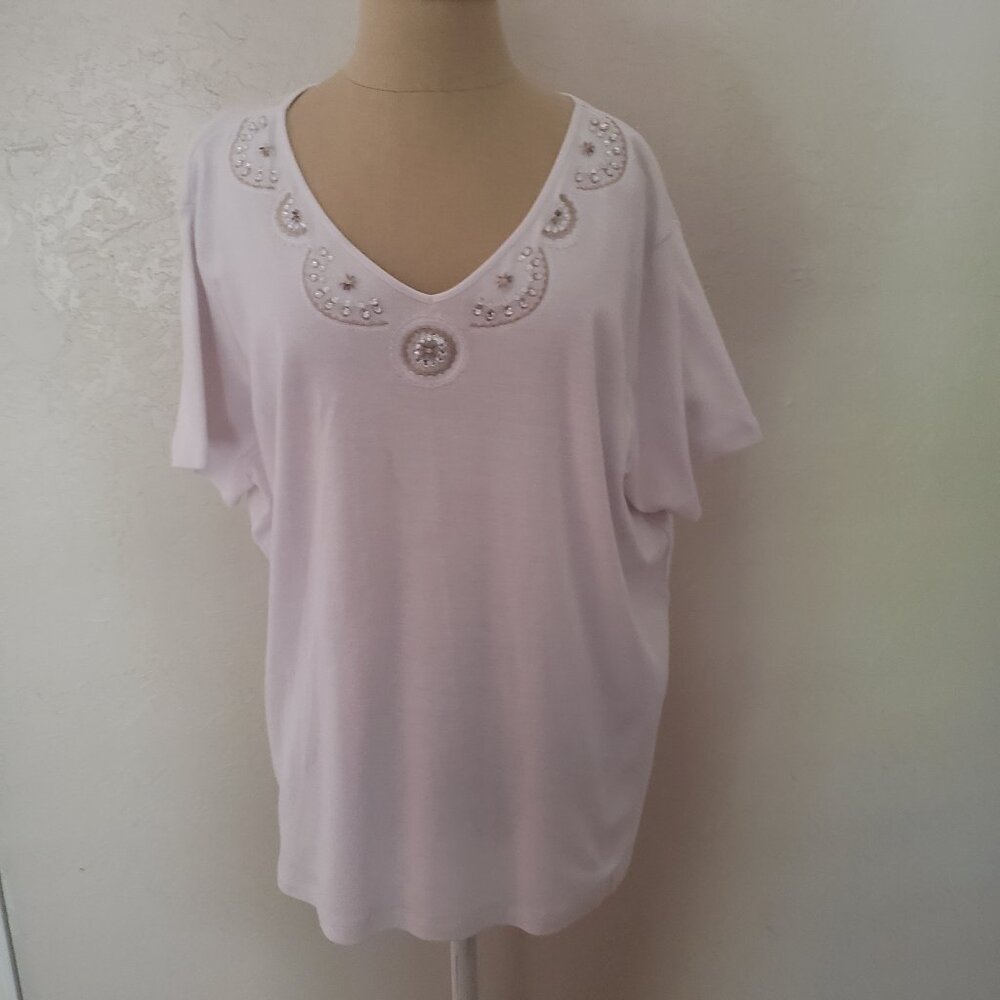 Jason Maxwell white v neck